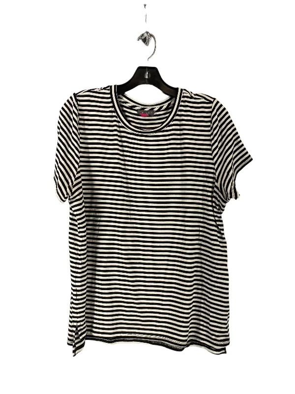 Top Short Sleeve By Vince Camuto In Striped Pattern, Size: L